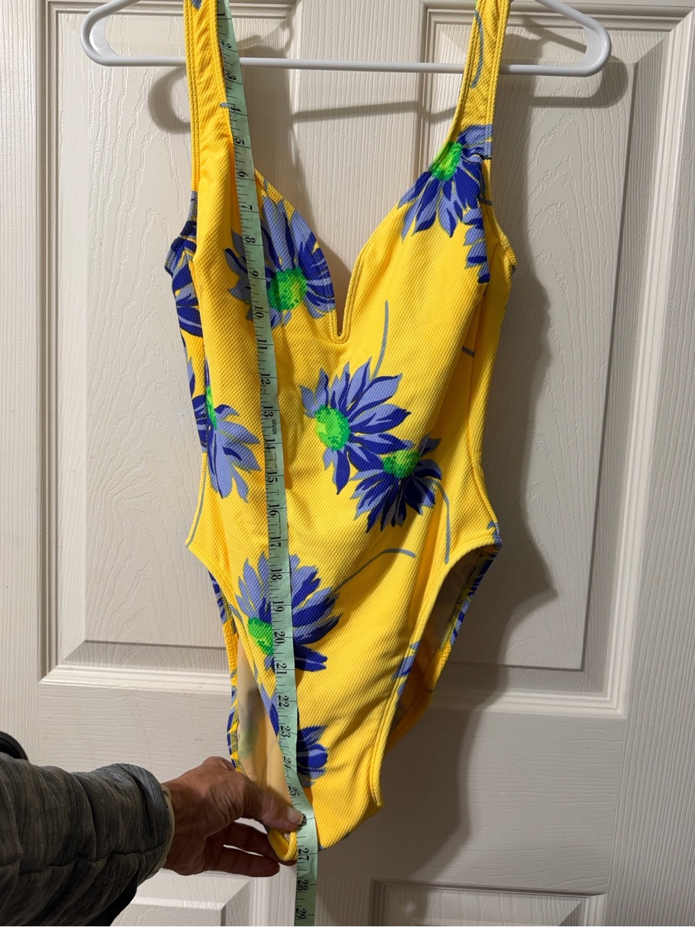 La Blanca Yellow Floral 1-Piece Swimsuit w/matching Sarong - Picture 3 of 13
